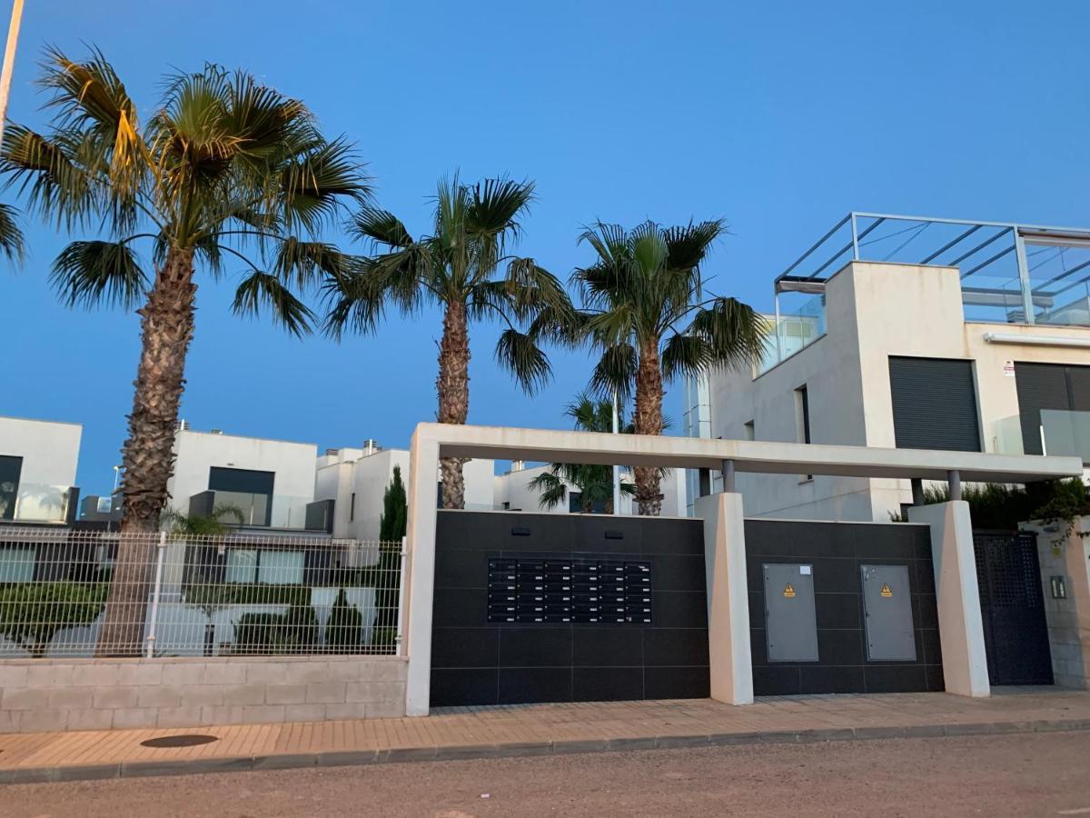 Punta Prima 3 Bedrooms And Solarium Sea View Vil·la Torrevieja