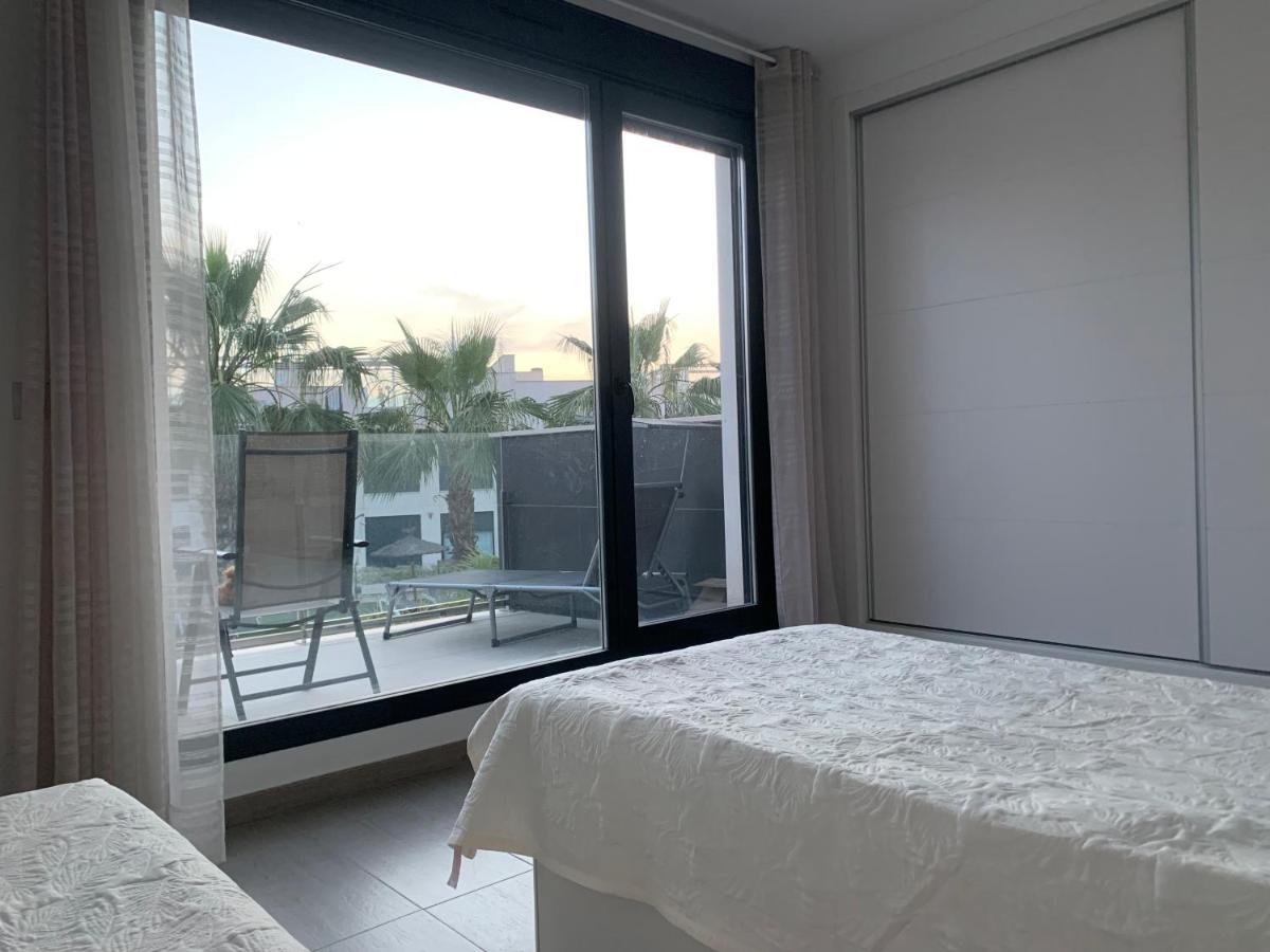 Punta Prima 3 Bedrooms And Solarium Sea View Vil·la Torrevieja